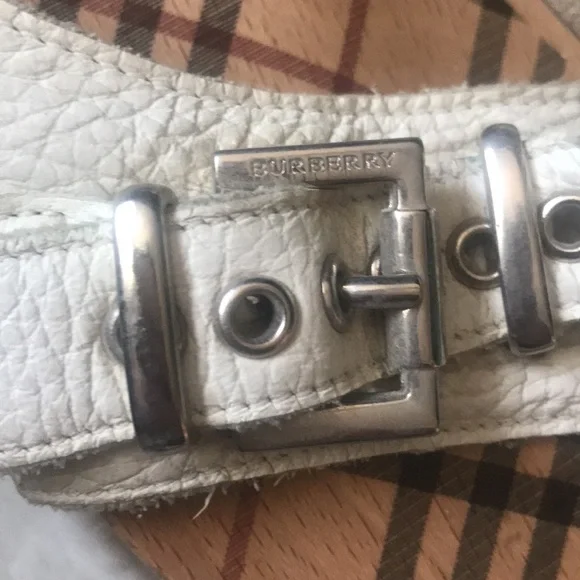 Burberry White Leather Slides - Picture 5 of 5